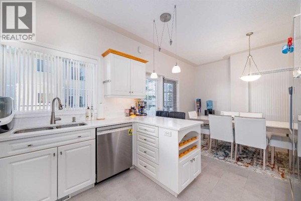 Eat in kitchen - 81 Sierra Morena Landing Sw, Calgary, AB T3H4K3 Photo 5