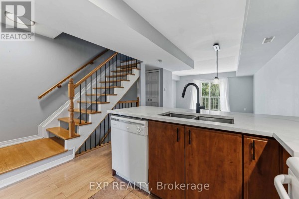 81 Strathaven Private, Ottawa, ON K1J1K7 Photo 3