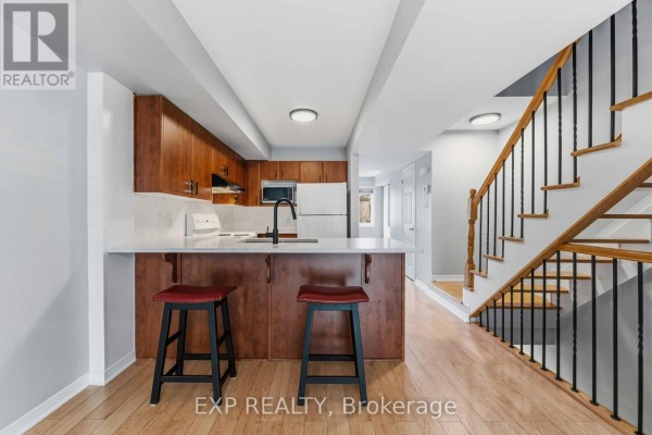 81 Strathaven Private, Ottawa, ON K1J1K7 Photo 4