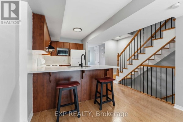 81 Strathaven Private, Ottawa, ON K1J1K7 Photo 5