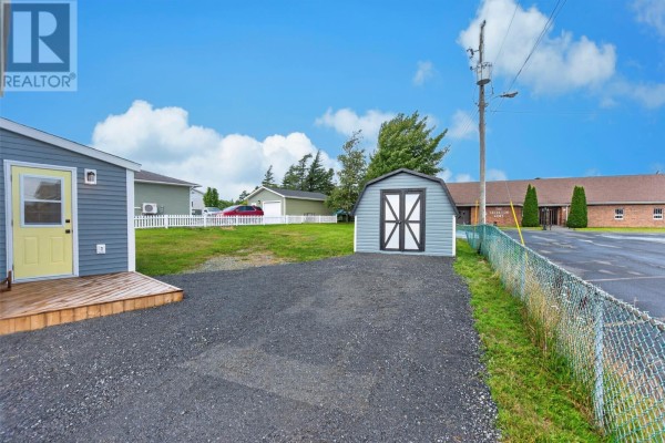 Bath (# pieces 1-6) - 81 Water Street, Bay Roberts, NL A0A1G0 Photo 5