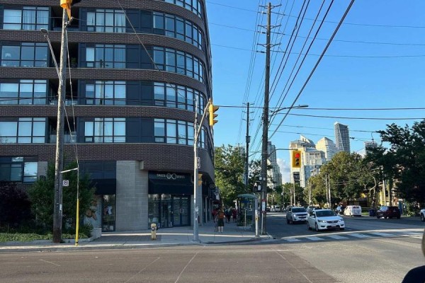 810 - 11 Superior Avenue, Toronto, ON, photo 2