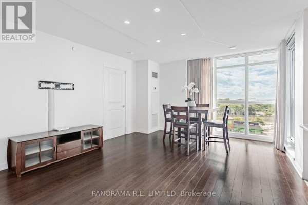 Kitchen - 810 - 205 Sherway Gardens Road, Toronto, ON M9C0A5 Photo 3
