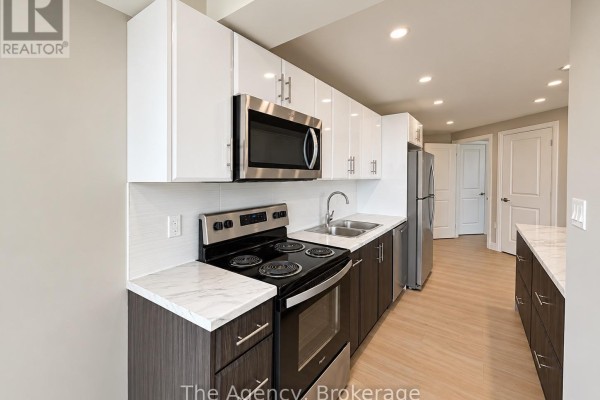 Bathroom - 810 - 2200 Sherobee Road, Mississauga, ON L5A3Y3 Photo 5