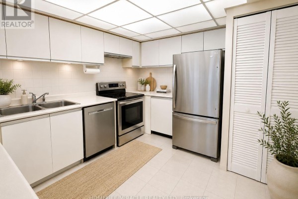 Kitchen - 810 - 8 Silver Bell Grove, Toronto, ON M1B4Z3 Photo 3