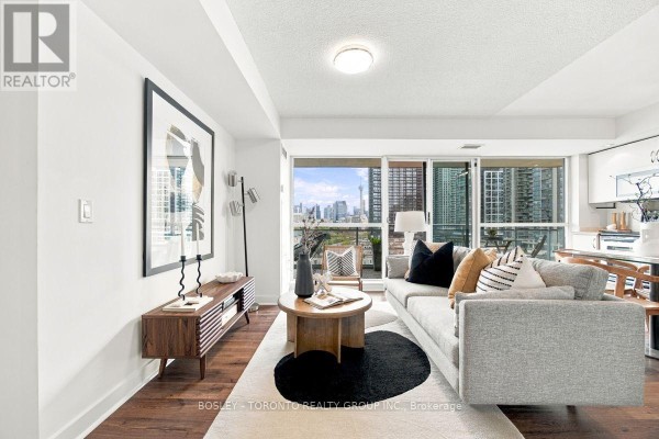 Living room - 810 - 80 Western Battery Road, Toronto, ON M6K3S1 Photo 3