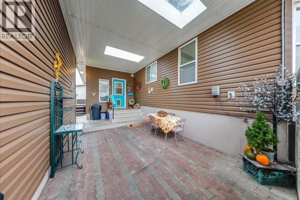 Den - 810 10th Avenue, Montrose, BC V0G1P0 Photo 2