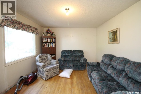 Kitchen - 810 2nd Avenue, Simmie, SK S0N2N0 Photo 2