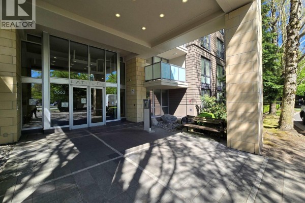 810 3663 Crowley Drive, Vancouver, BC V5R6H4 Photo 2