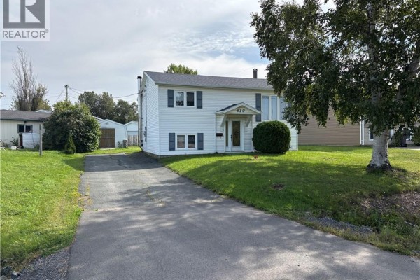 810 Couture Street, Bathurst, NB, photo 3