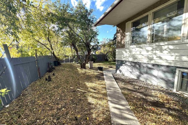 Kitchen - 8108 124 Av Nw, Edmonton, AB T5B1C1 Photo 2