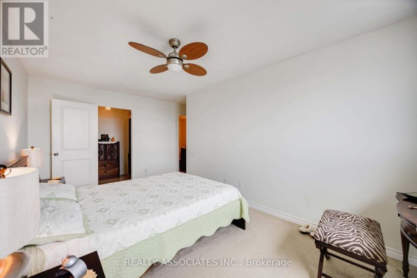 Living room - 811 - 180 Markham Road, Toronto, ON M1M2Z9 Photo 4