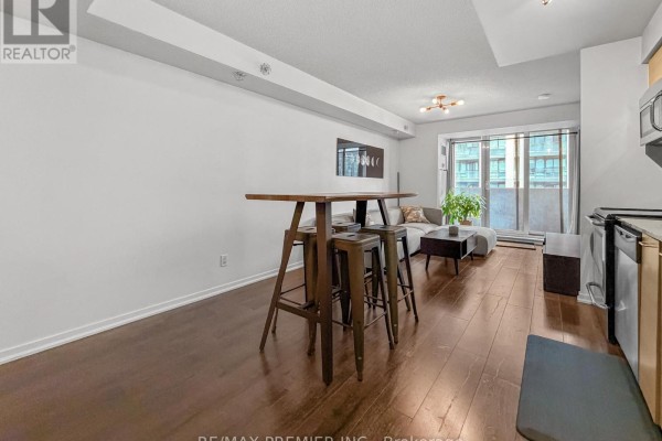 Living room - 811 - 20 Joe Shuster Way, Toronto, ON M6K0A3 Photo 3