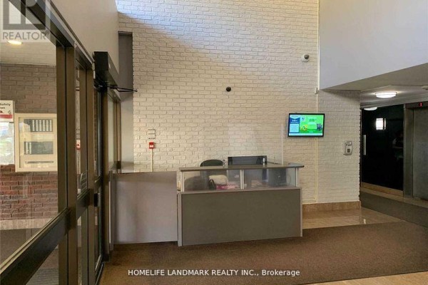 Kitchen - # 811 - 260 Seneca Hill Drive, Toronto, ON M2J4S6 Photo 3