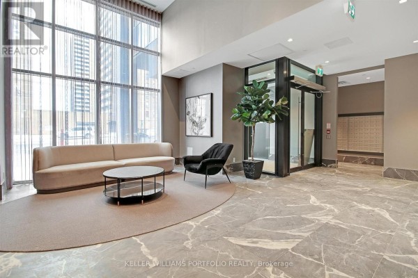 811 - 286 Main Street, Toronto, ON M4C0B3 Photo 4