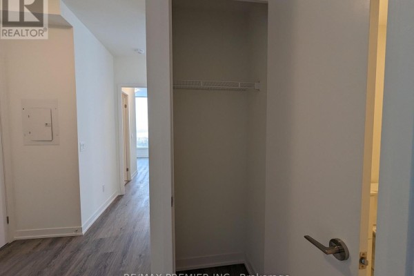 Primary Bedroom - 811 - 6 David Eyer Road, Richmond Hill, ON L4S0N5 Photo 4