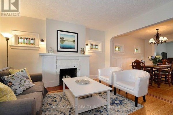 Dining room - 811 Coxwell Avenue, Toronto, ON M4C3E5 Photo 3