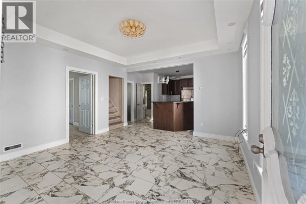 3pc Bathroom - 811 Langlois Avenue, Windsor, ON N9A2G9 Photo 5
