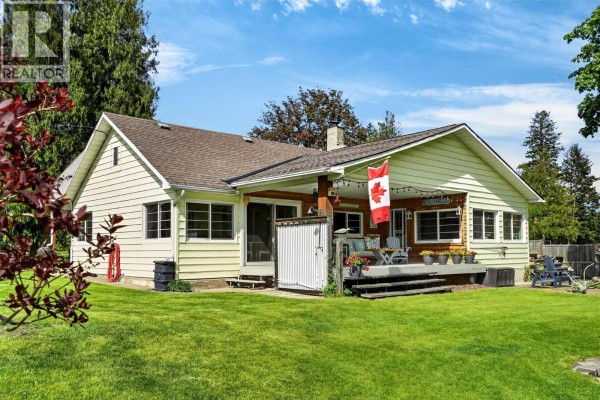 Kitchen - 8110 & 8120 Busk Road, Balfour, BC V0G1C0 Photo 4