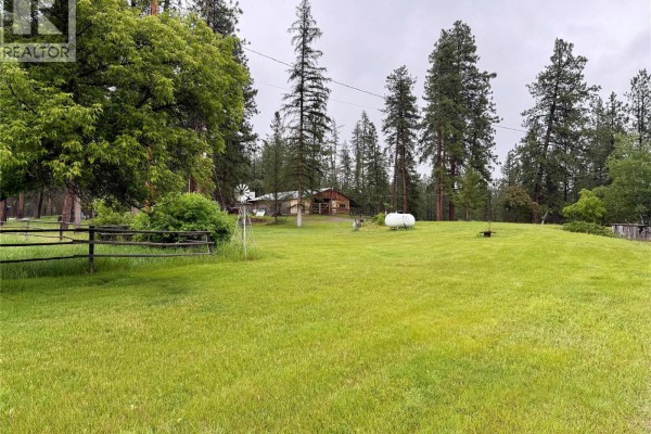 Full bathroom - 8110 Wycliffe Road, Cranbrook, BC V1C7C7 Photo 5