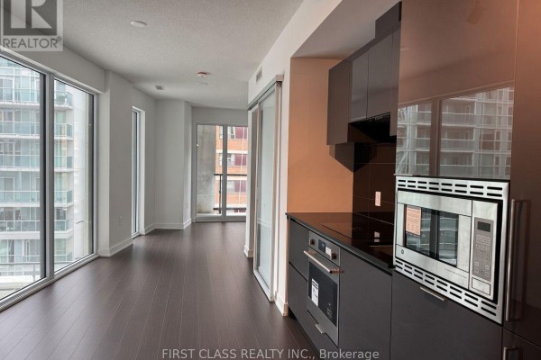 Kitchen - 812 - 121 St Patrick Street, Toronto, ON M5T0B8 Photo 3