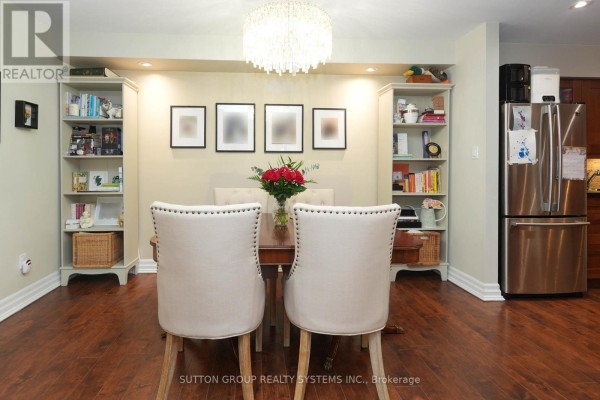 Primary Bedroom - 812 - 1508 Pilgrims Way, Oakville, ON L6M3H1 Photo 4