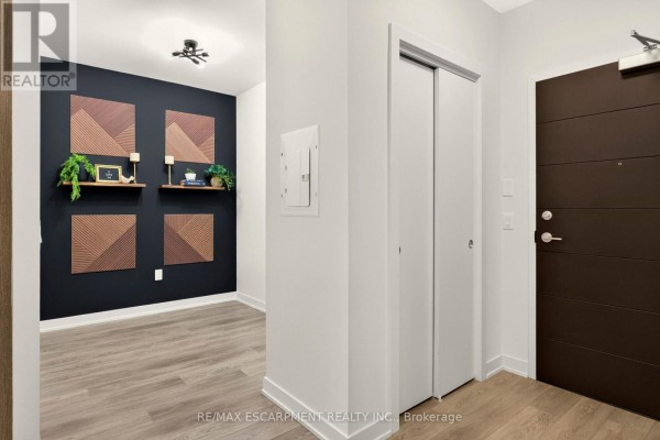 Bathroom - 812 - 212 King William Street, Hamilton, ON L8N1B5 Photo 4