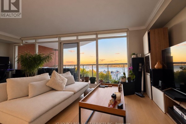 812 - 550 Queens Quay W, Toronto