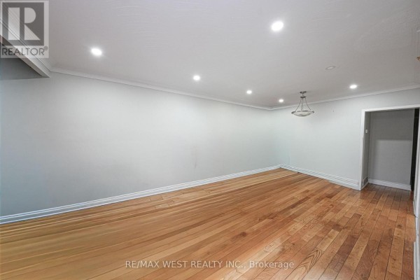 812 Kennedy Road, Toronto, ON M1K2C8 Photo 4