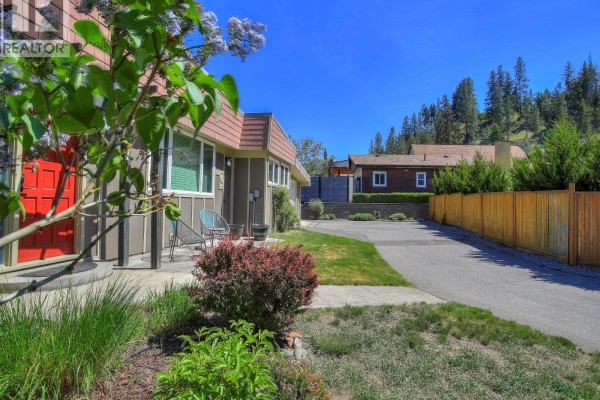 4pc Bathroom - 812 Paret Road, Kelowna, BC V1W4P2 Photo 2