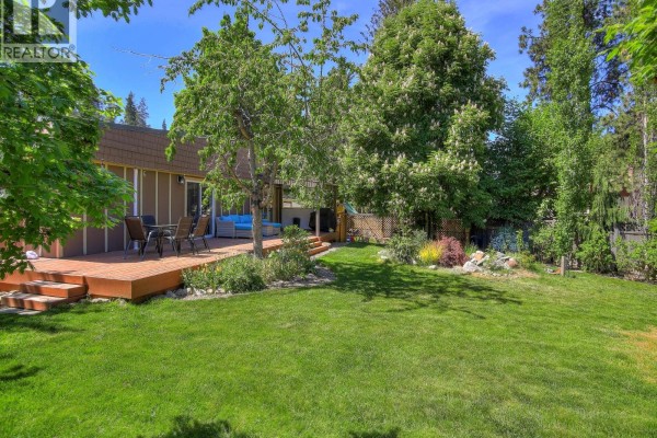 3pc Ensuite bath - 812 Paret Road, Kelowna, BC V1W4P2 Photo 3