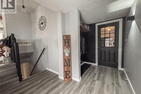Living room - 812 Qu'appelle Street, Grenfell, SK S0G2B0 Photo 2