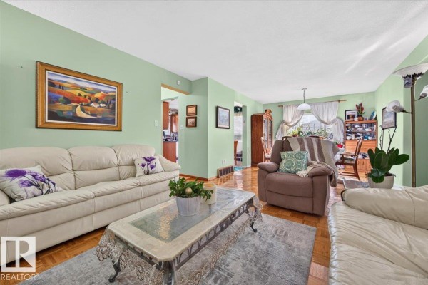 Den - 8120 169b St Nw, Edmonton, AB T5R2X7 Photo 4