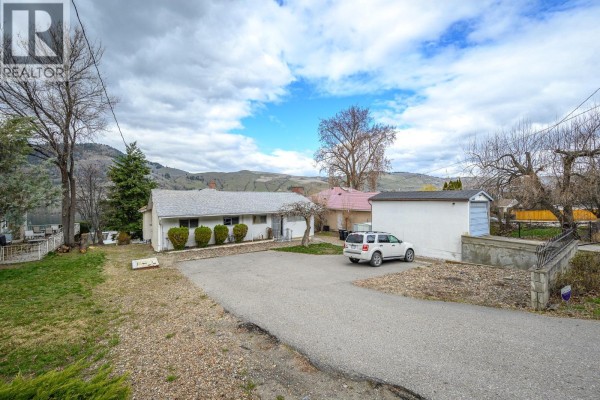 Recreation room - 8121 Okanagan Landing Road, Vernon, BC V1H1J4 Photo 2