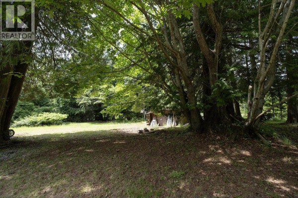 8127 Redrooffs Road, Halfmoon Bay, BC V7Z1A7 Photo 4