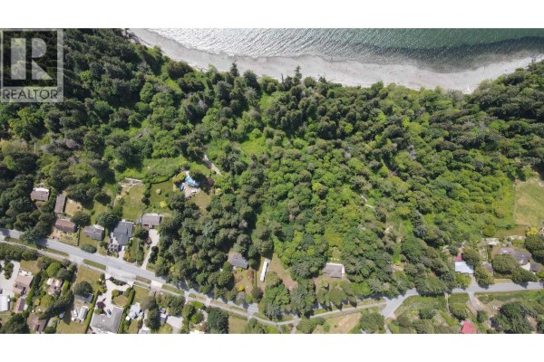 8127 Redrooffs Road, Halfmoon Bay, BC V7Z1A7 Photo 5