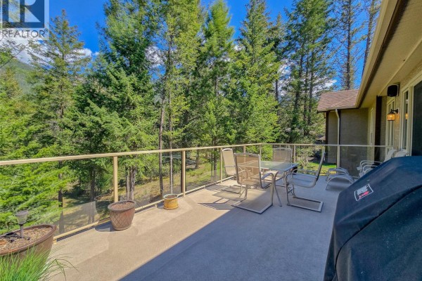 Foyer - 8128 Duby Road, Radium Hot Springs, BC V0A1M0 Photo 4