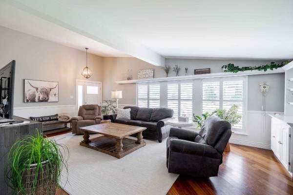 8129 Harvie Road, Surrey, BC V4N6A8 Photo 4