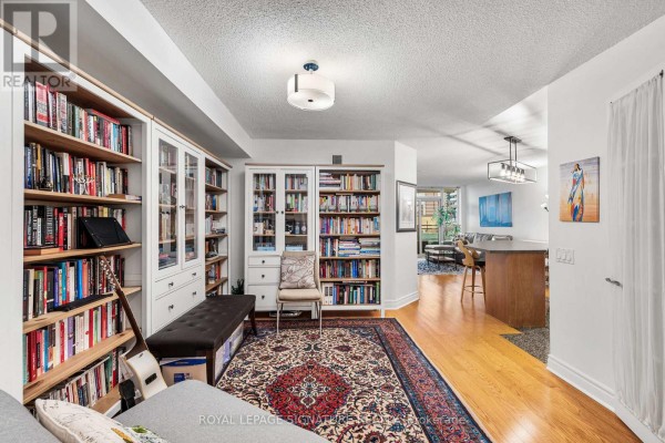 Primary Bedroom - 813 - 123 Eglinton Avenue E, Toronto, ON M4P1J2 Photo 4
