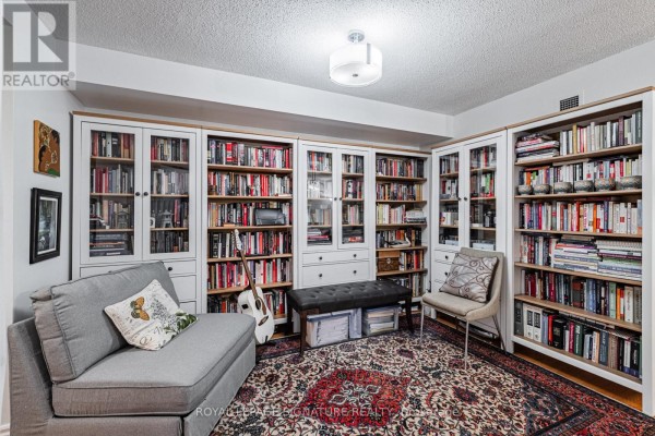 Den - 813 - 123 Eglinton Avenue E, Toronto, ON M4P1J2 Photo 5