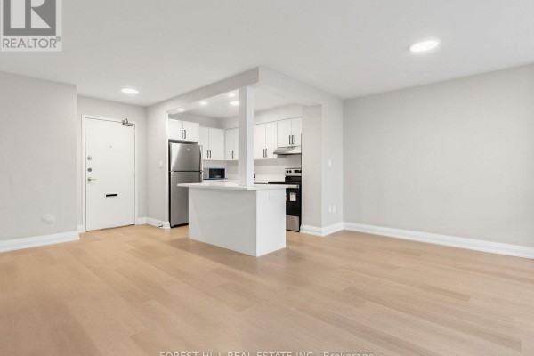 Kitchen - 813 - 140 Elm Ridge Drive, Toronto, ON M6B1B1 Photo 3