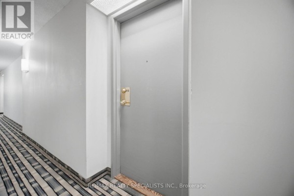 Primary Bedroom - 813 - 145 Hillcrest Avenue, Mississauga, ON L5B3Z1 Photo 4