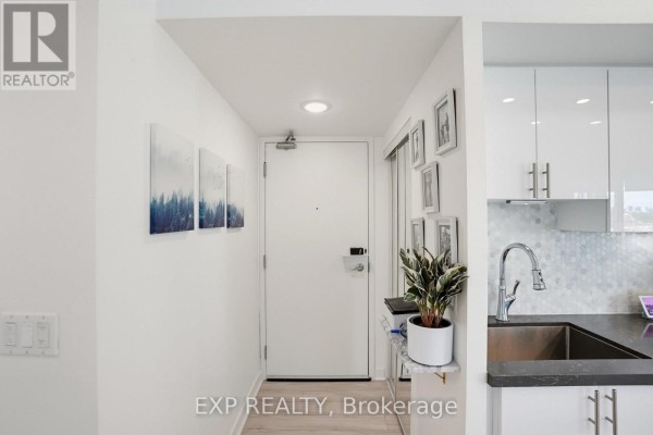 813 - 155 Legion Road N, Toronto, ON M8Y0A7 Photo 3