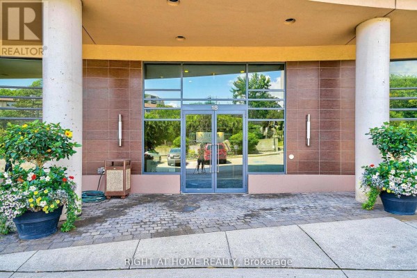 813 - 18 Valley Woods Road, Toronto, ON, photo 3