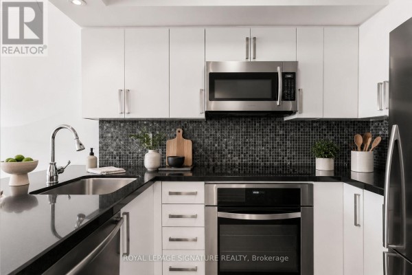 Kitchen - 813 - 92 King Street E, Toronto, ON M5C2V8 Photo 3