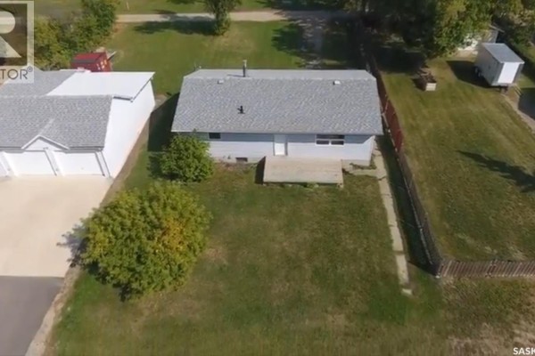 Living room - 813 Cartier Street, Whitewood, SK S0G5C0 Photo 2