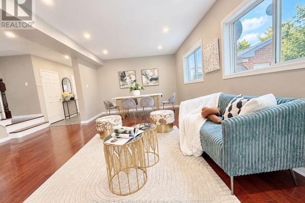 Living room - 813 Stonehaven Avenue, Newmarket, ON L3X2K3 Photo 3