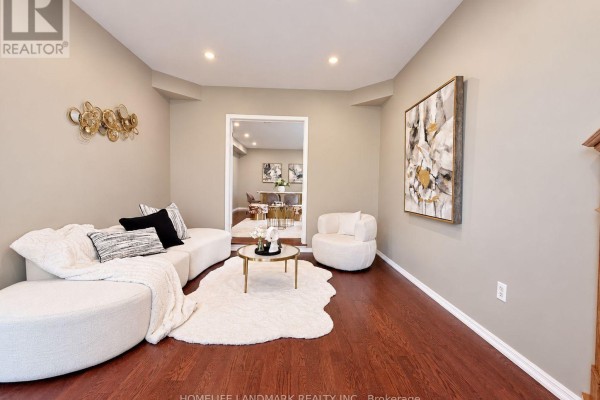 Family room - 813 Stonehaven Avenue, Newmarket, ON L3X2K3 Photo 5
