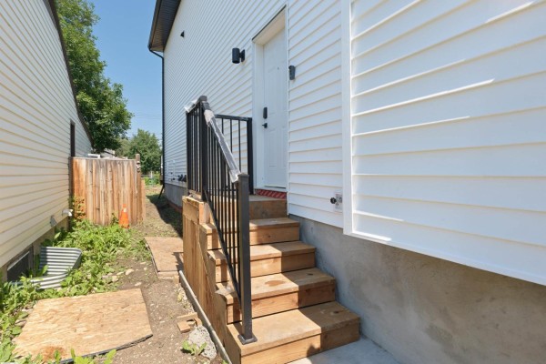 8136 77 Av Nw, Edmonton, AB, photo 2