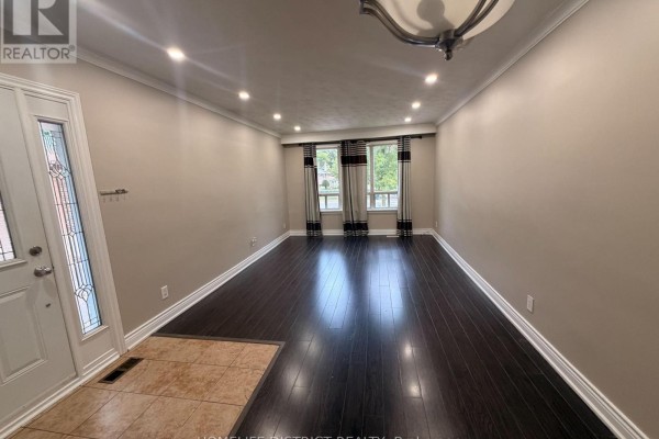 814 Brimorton Drive E, Toronto, ON, photo 2